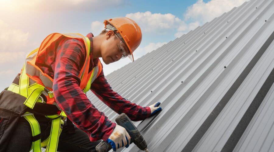 Professional gutter cleaning in Keller, VA